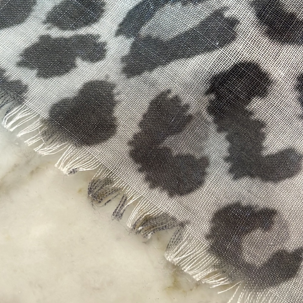 🔥5 for $15🔥 - Coco + Carmen animal print wrap - Picture 3 of 9